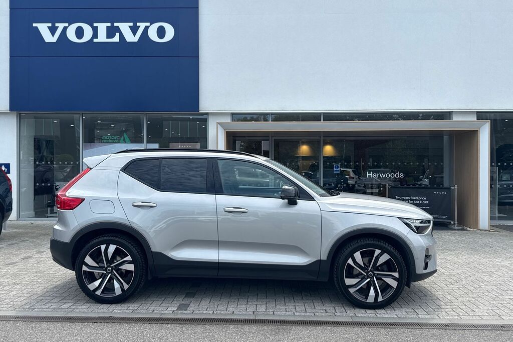Volvo XC40 Ultimate Black #2