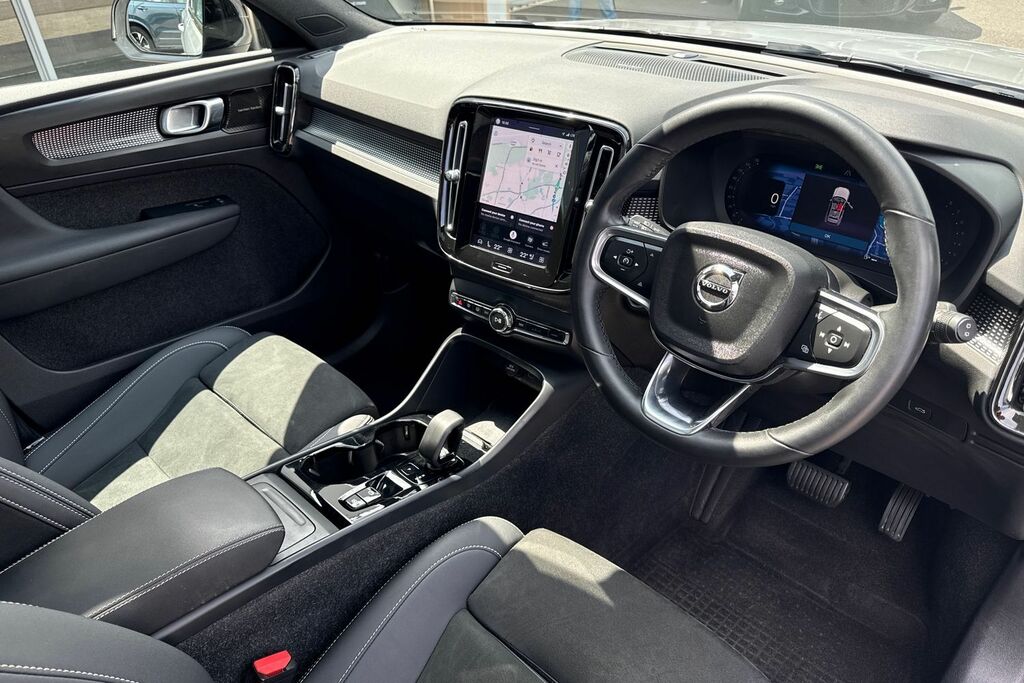 Volvo XC40 Ultimate Black #6