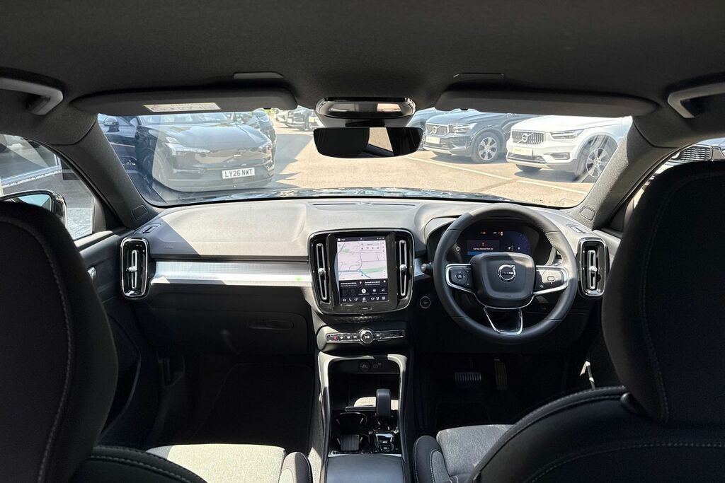 Volvo XC40 Plus Black #2
