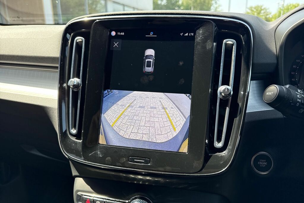 Volvo XC40 Plus Black #5