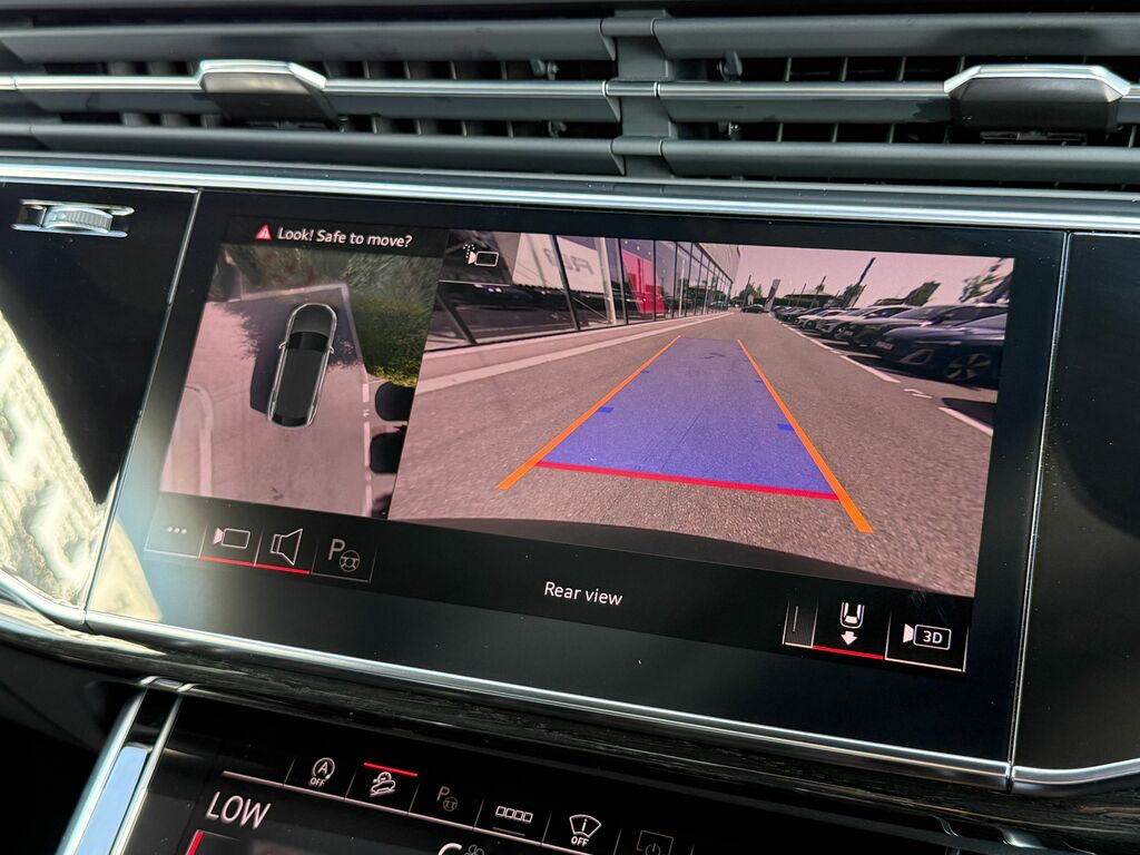 Audi Q8 Black Edition Black #3
