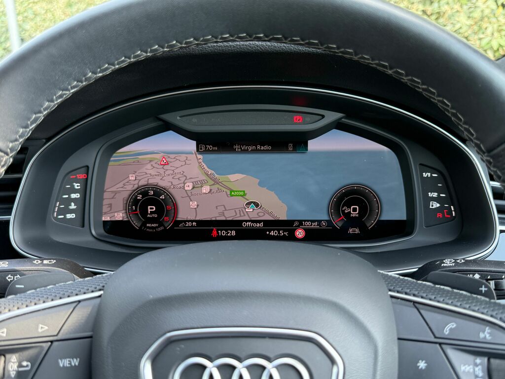 Audi Q8 Black Edition Black #4