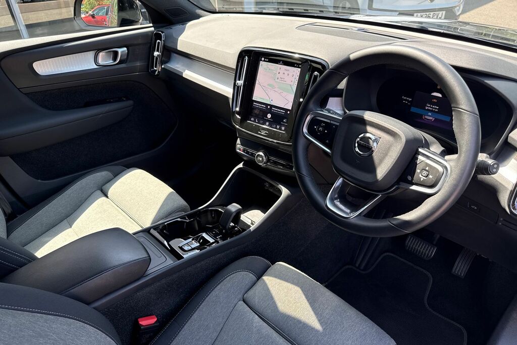 Volvo XC40 Plus Black #6