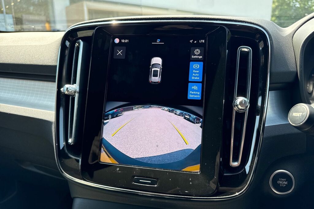 Volvo XC40 Plus Black #4
