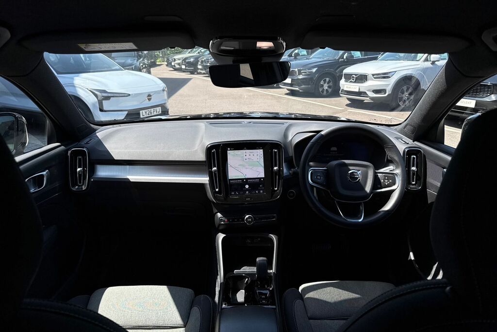 Volvo XC40 Plus Black #3
