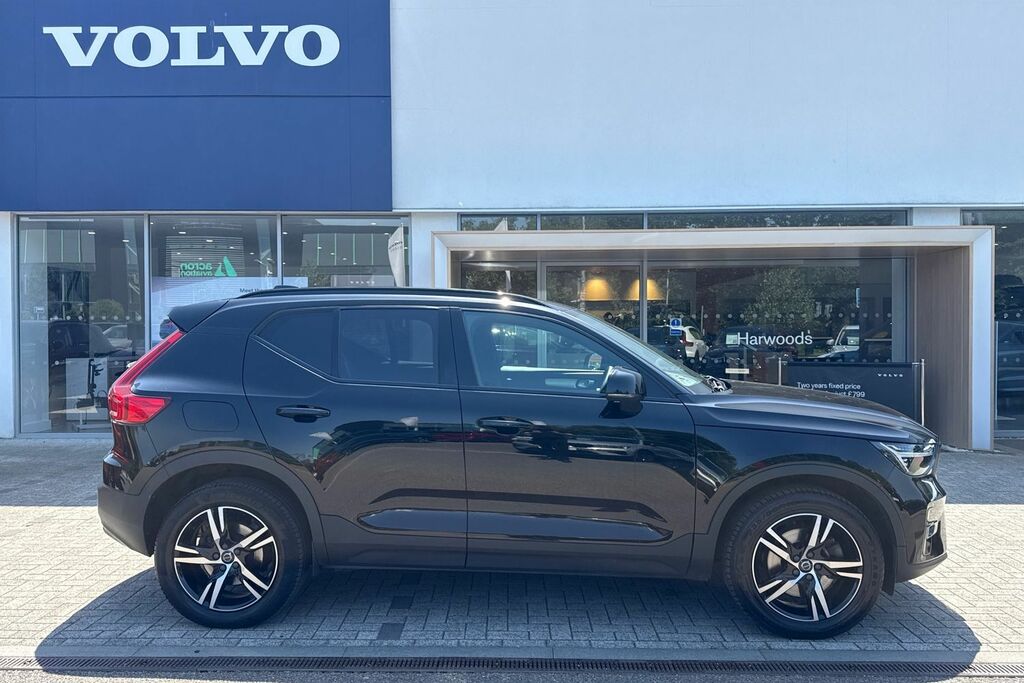 Volvo XC40 Plus Black #2