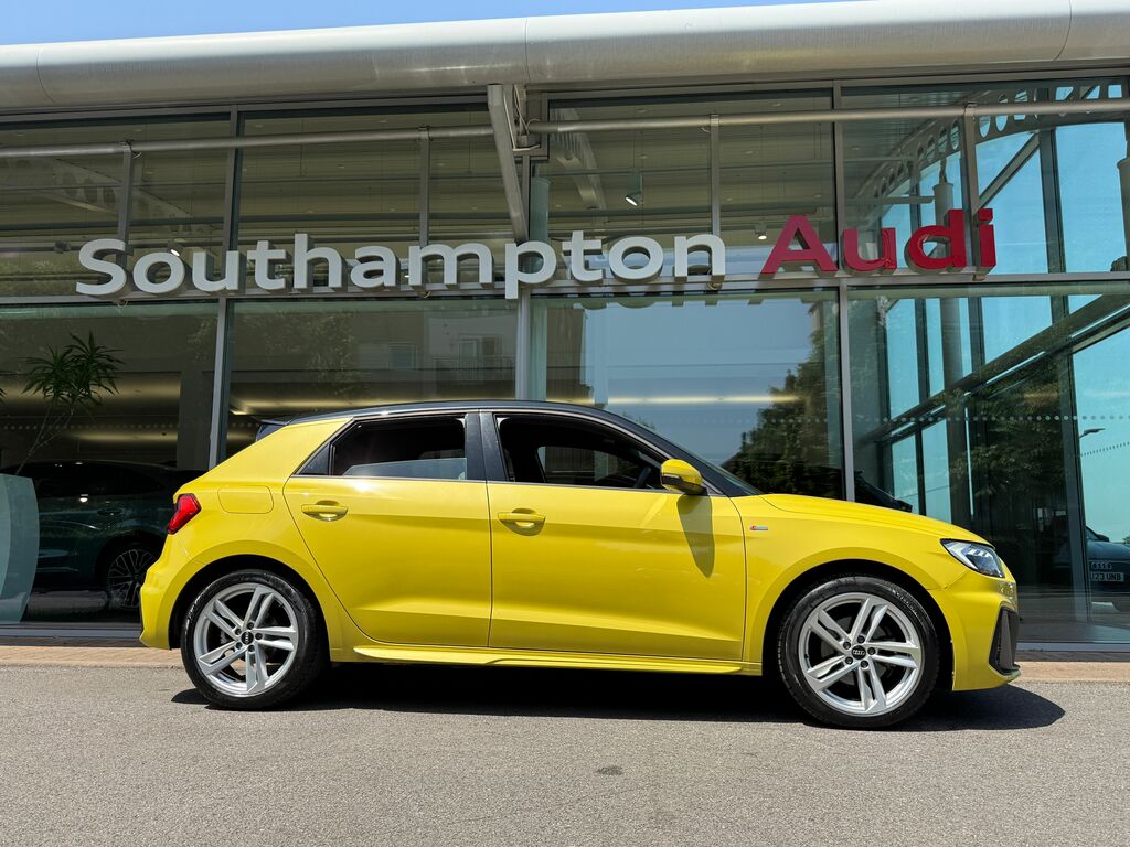 Audi A1 S Line Black #2