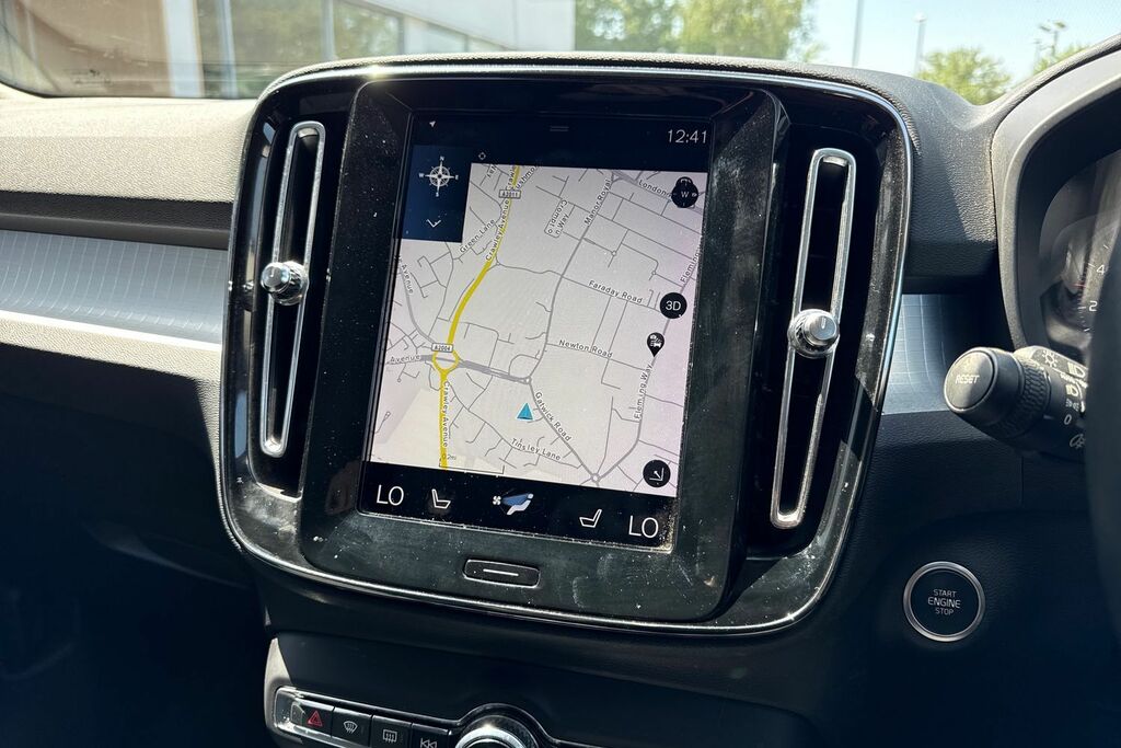 Volvo XC40 Momentum Black #5