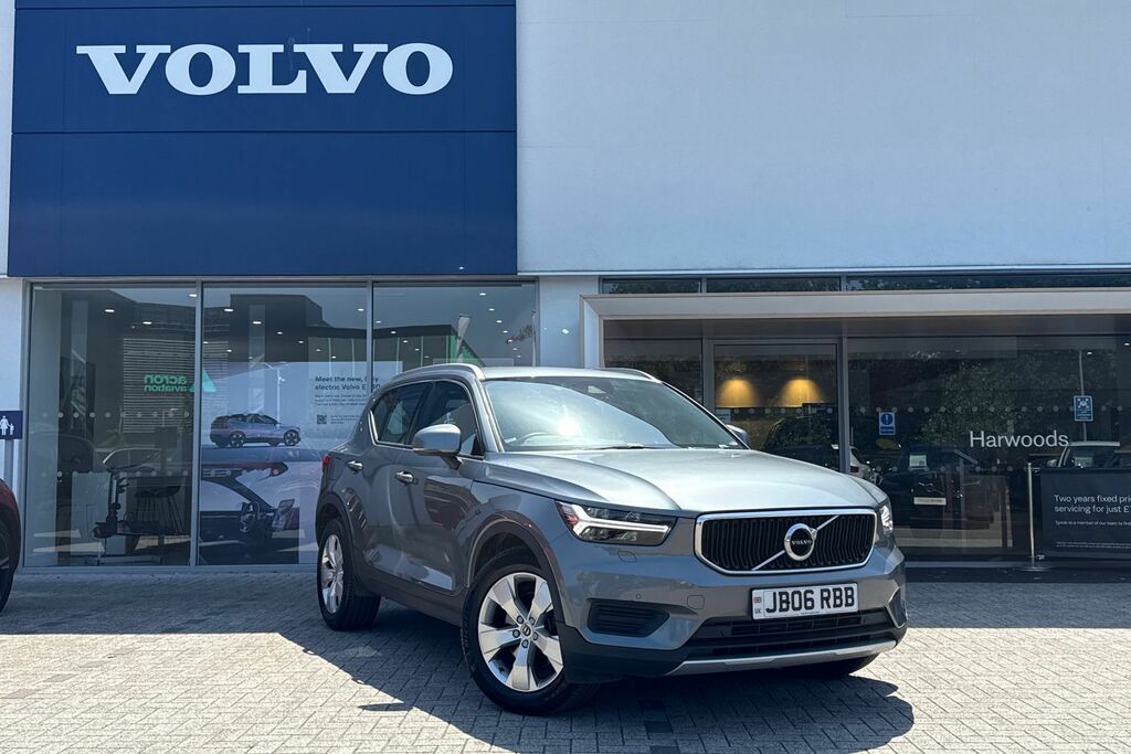 Volvo XC40 Momentum Black