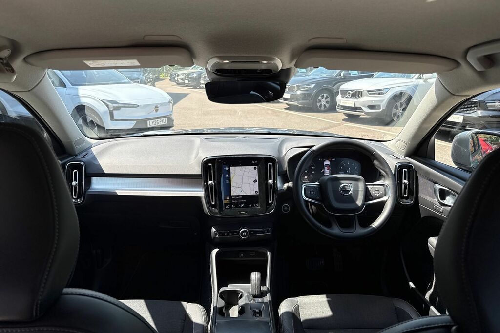 Volvo XC40 Momentum Black #3