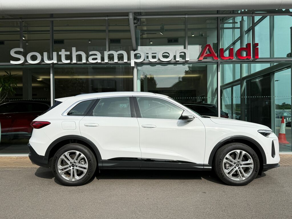 Audi Q5 Sport Black #2