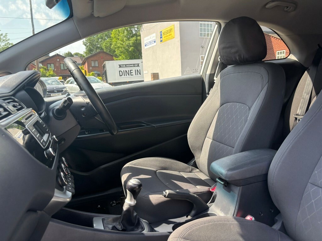Kia RIO 2 White #18