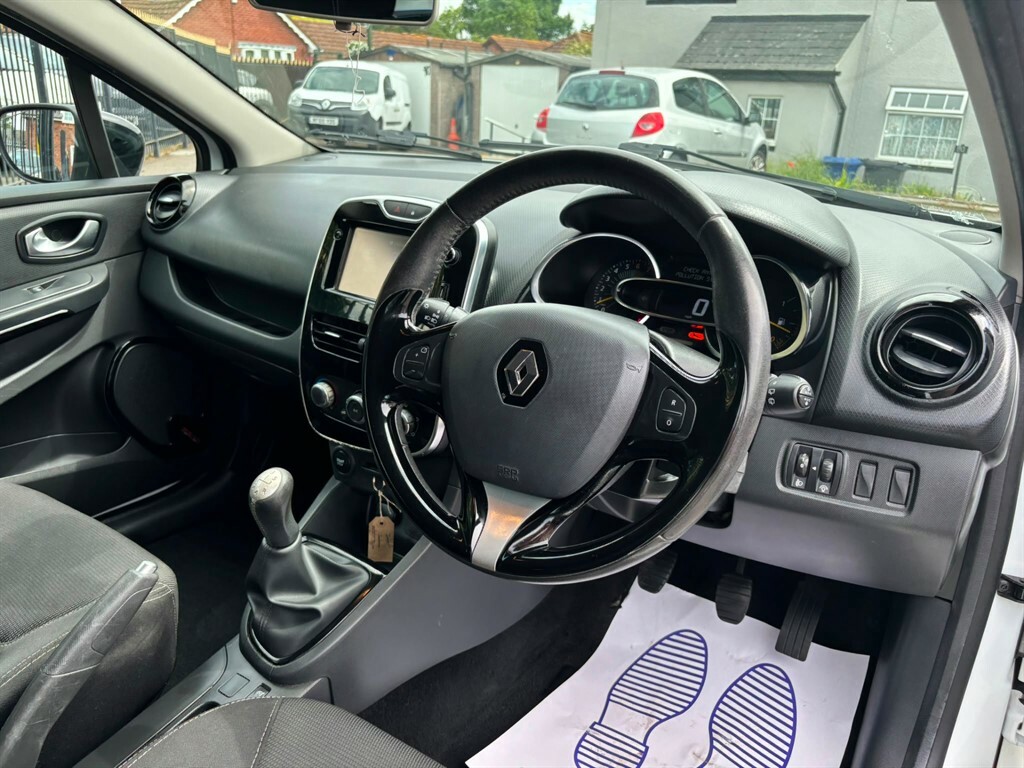 Renault Clio 1.2 16V Dynamique Nav Hatchback White #2