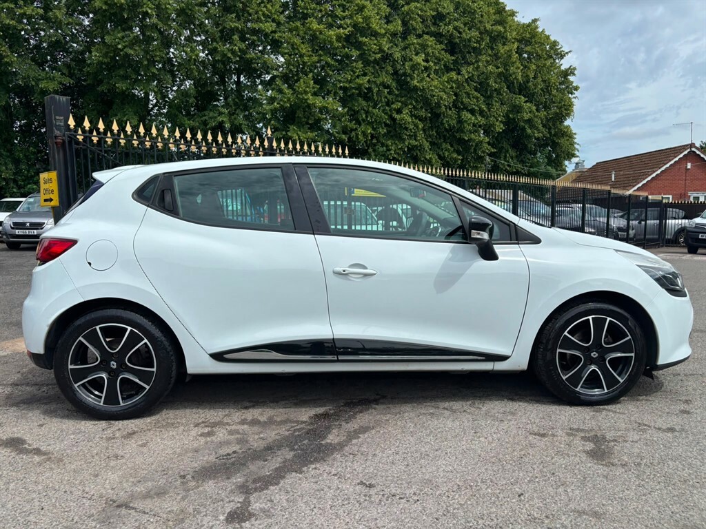 Renault Clio 1.2 16V Dynamique Nav Hatchback White #6