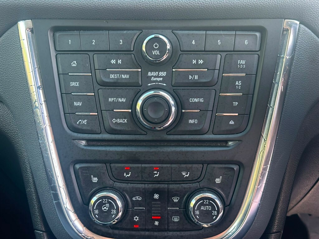 Vauxhall Mokka Tech Line White #12