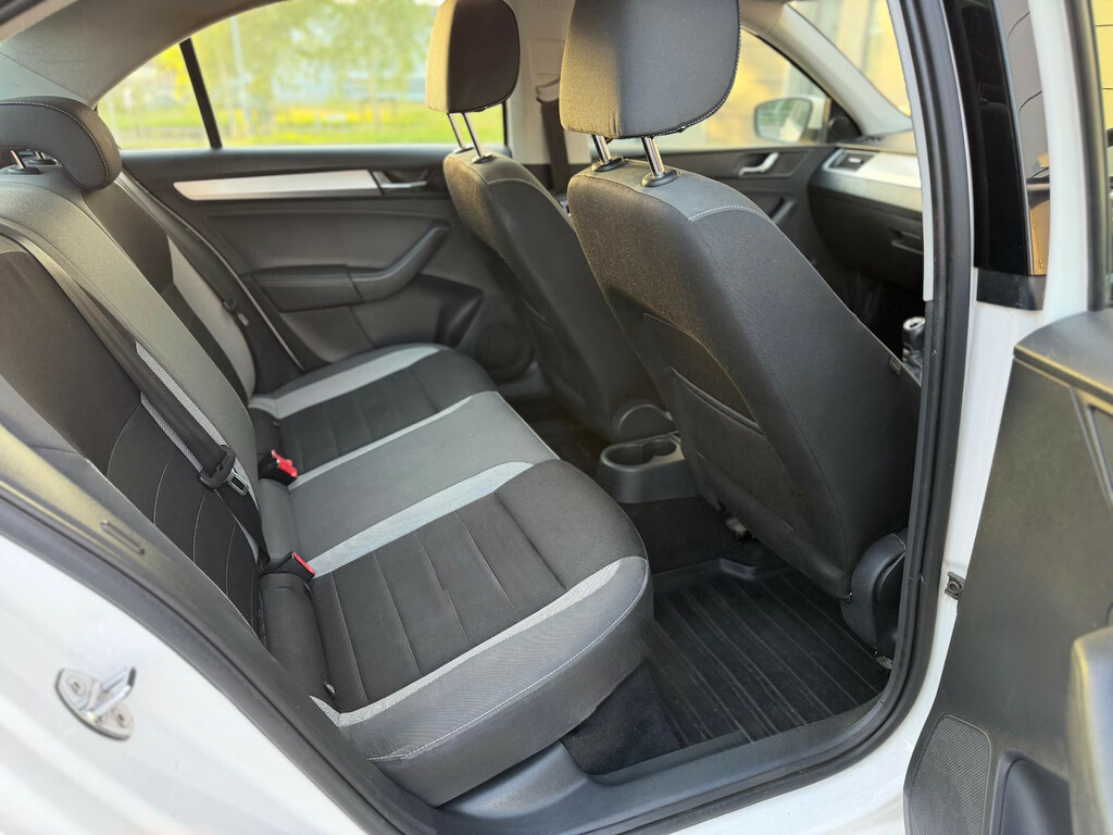 Skoda Rapid 1.2 Tsi 110 Se Red #8