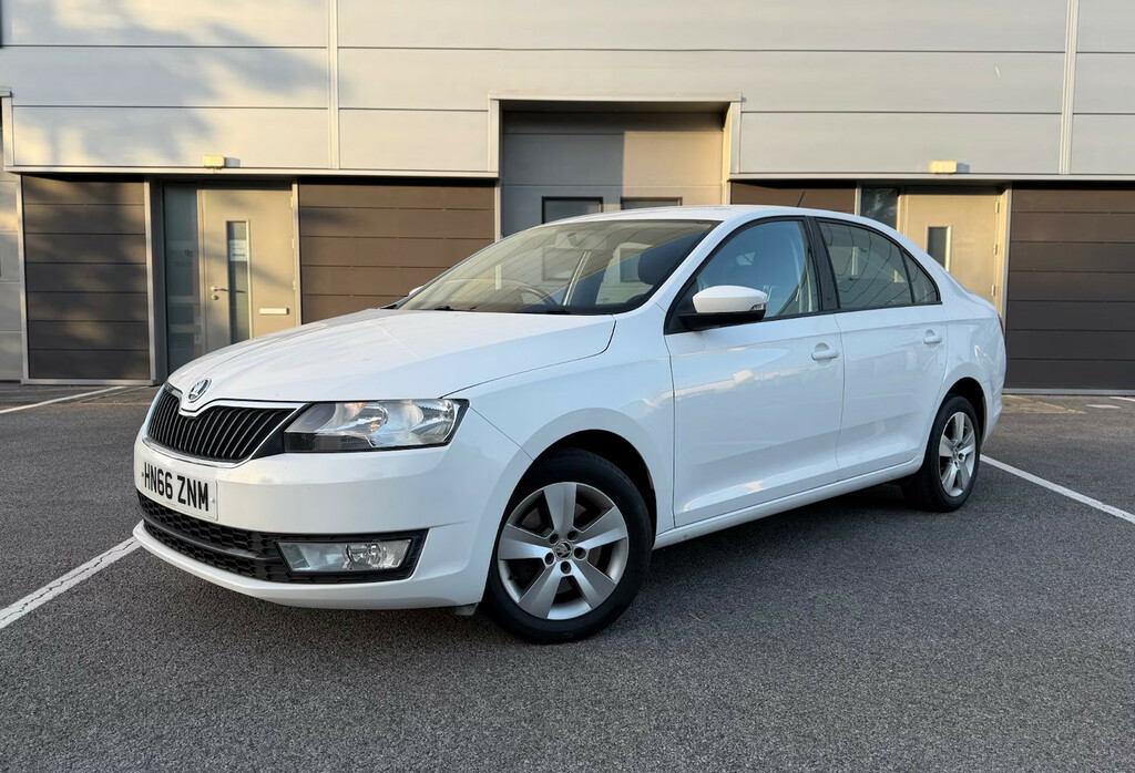 Skoda Rapid 1.6 Tdi Cr 115 Se Hatchback White #3