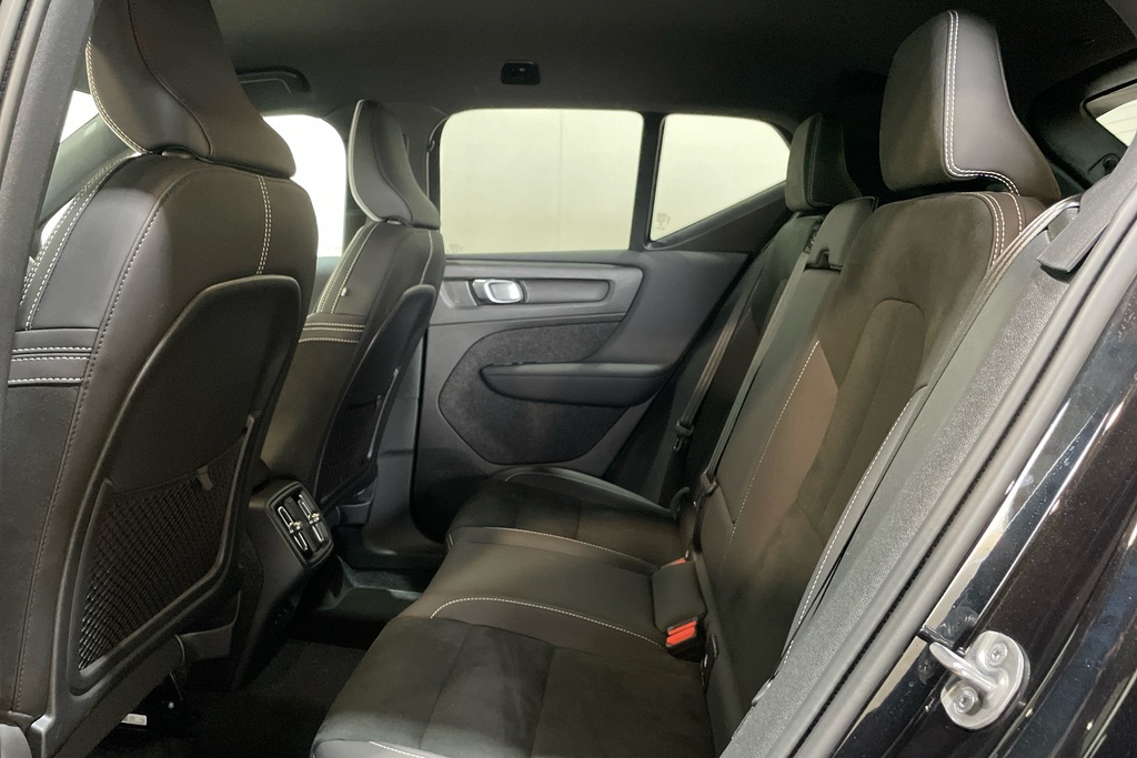 Volvo XC40 B4p Dark Plus Black YF74ZDM Black #4
