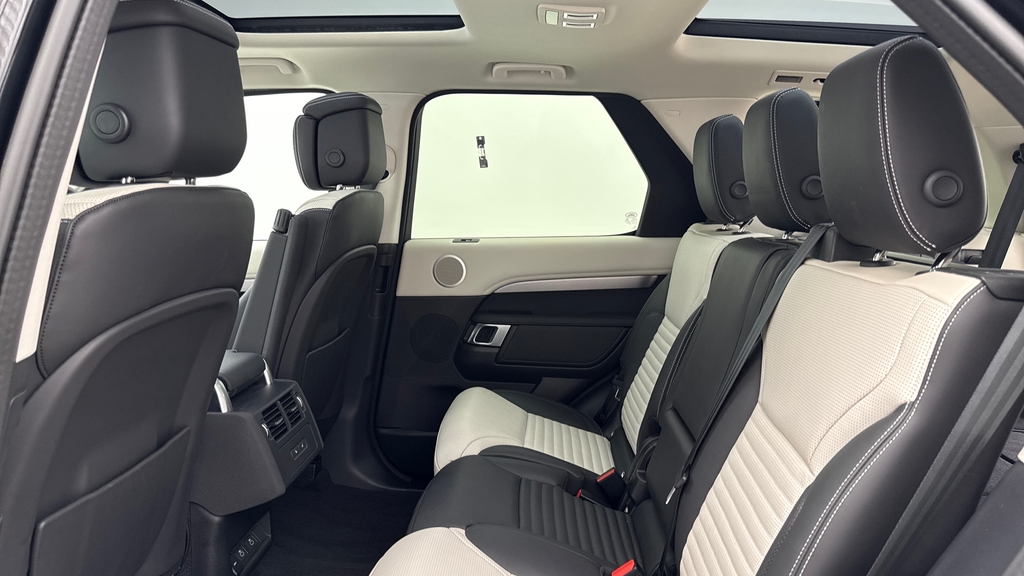 Land Rover Discovery D350 Dynamic Hse Santorini Black Black #4