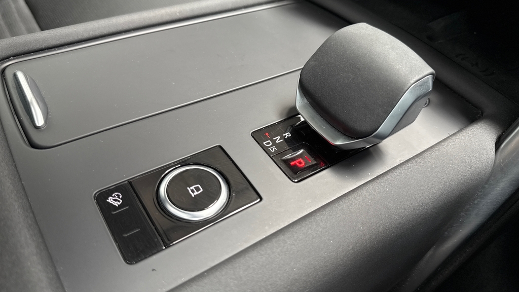 Land Rover Discovery 3L Dynamic Hse Black #13