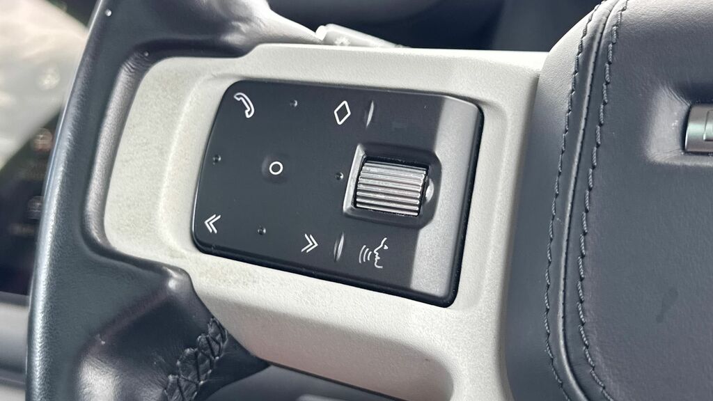 Land Rover Defender 110 X-dynamic S Green #33