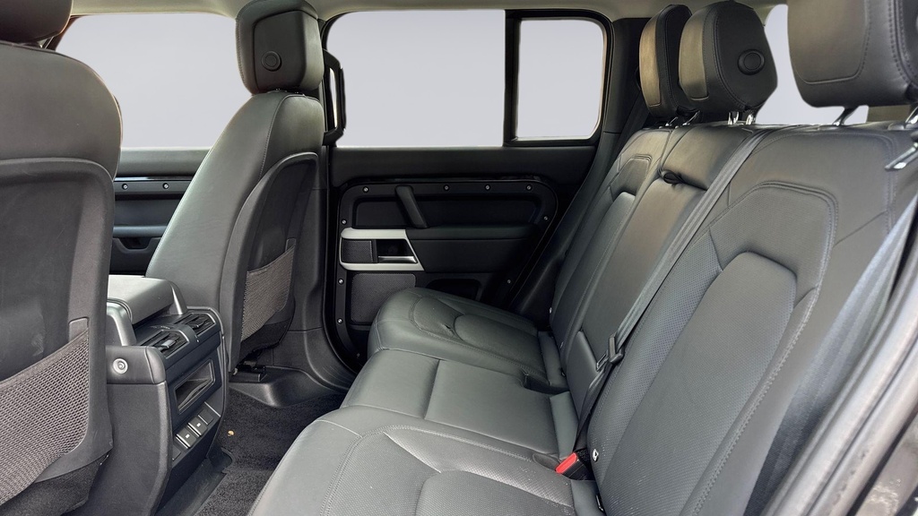 Land Rover Defender 110 D250 Hse Santorini Black Black #4