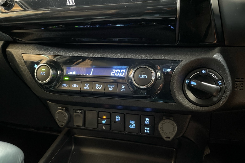 Toyota HILUX Pickup  #37
