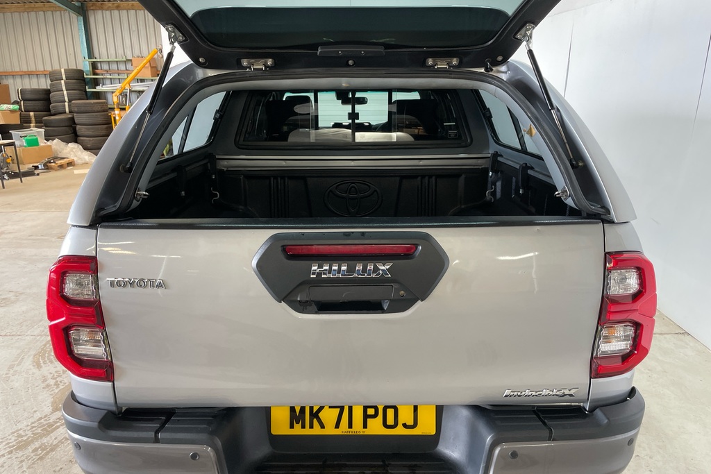 Toyota HILUX Pickup  #28