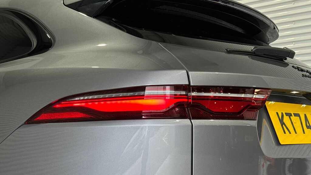 Jaguar F-Pace 2.0 P400e 19.3Kwh R-dynamic Se Black Suv Petro White #26