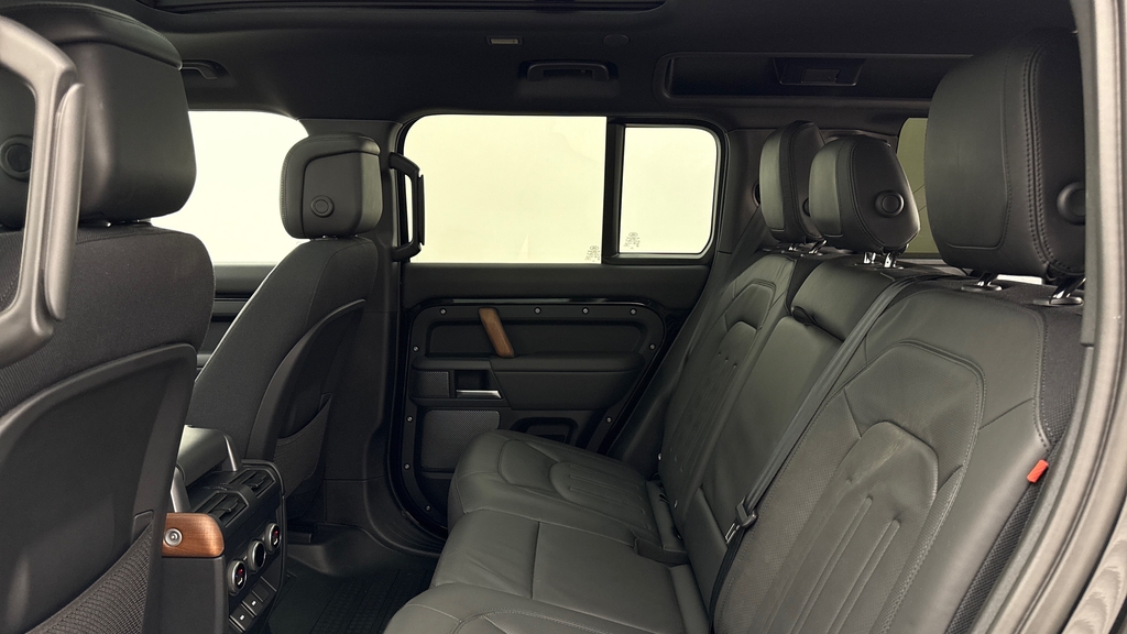 Land Rover Defender 110 P400e X Santorini Black Black #4