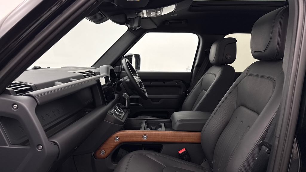 Land Rover Defender 110 P400e X Santorini Black Black #3