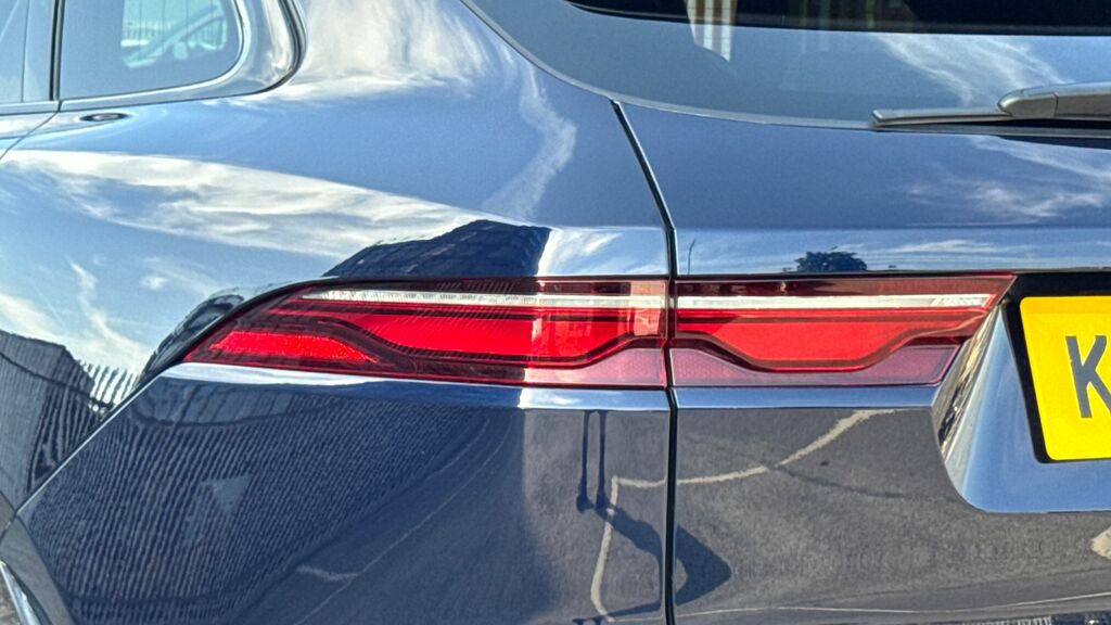 Jaguar F-Pace Jaguar Estate 5.0 V8 550 Svr Awd Panoram Black #19