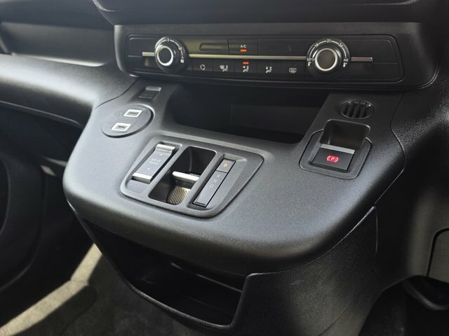Vauxhall Combo-e Life 52Kwh Design Xl Mpv 7.4Kw Charg Blue #43