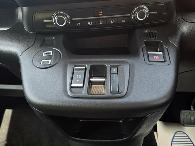 Vauxhall Combo-e Life 52Kwh Design Xl Mpv 7.4Kw Charg Blue #46