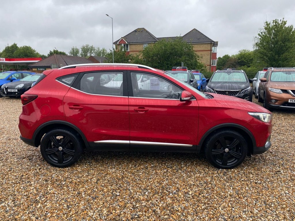 MG ZS 1.5L Exclusive Red #3
