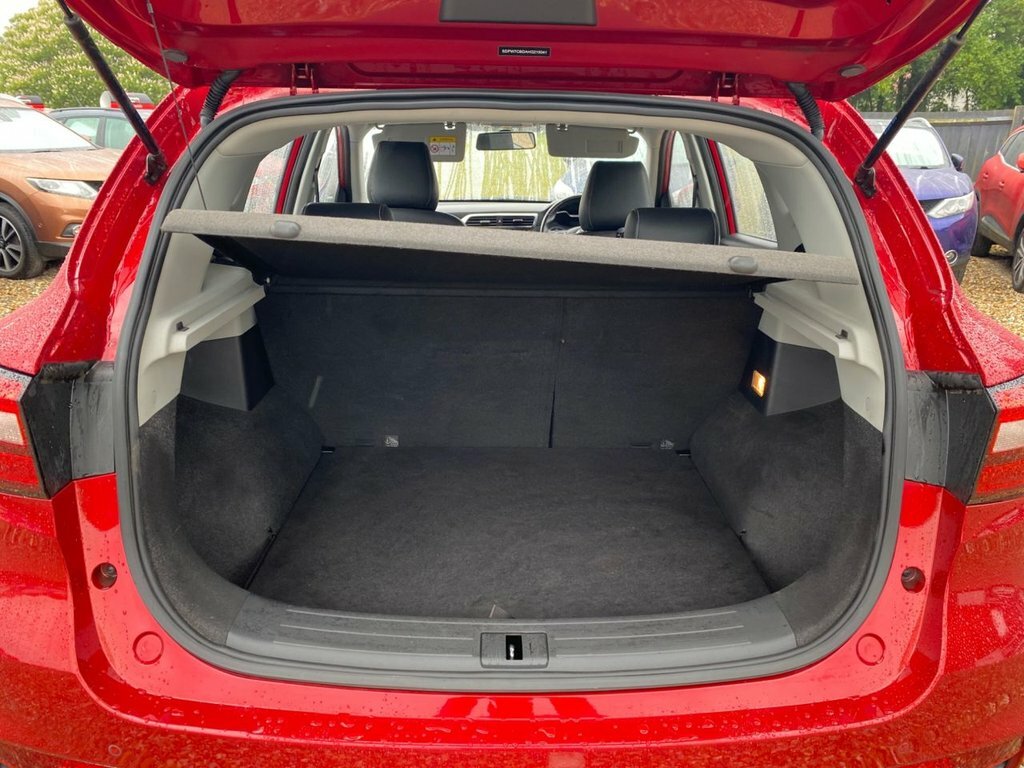 MG ZS 1.5L Exclusive Red #6