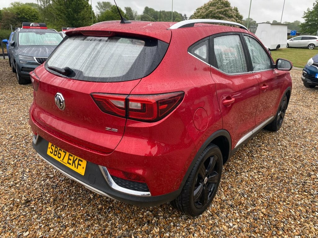 MG ZS 1.5L Exclusive Red #4