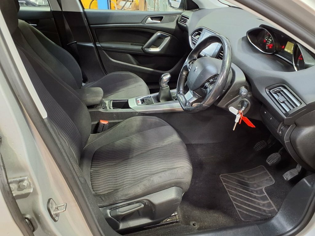Peugeot 308 1.6 Hdi Active 92 Bhp Red #10
