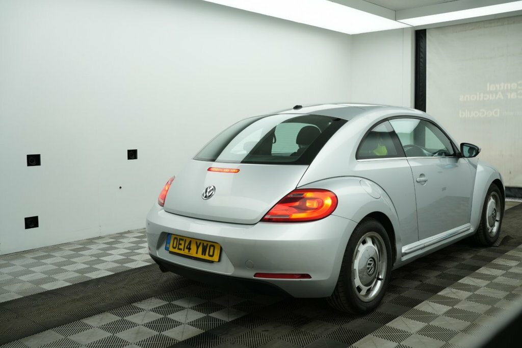 Volkswagen Beetle Hatchback Red #8