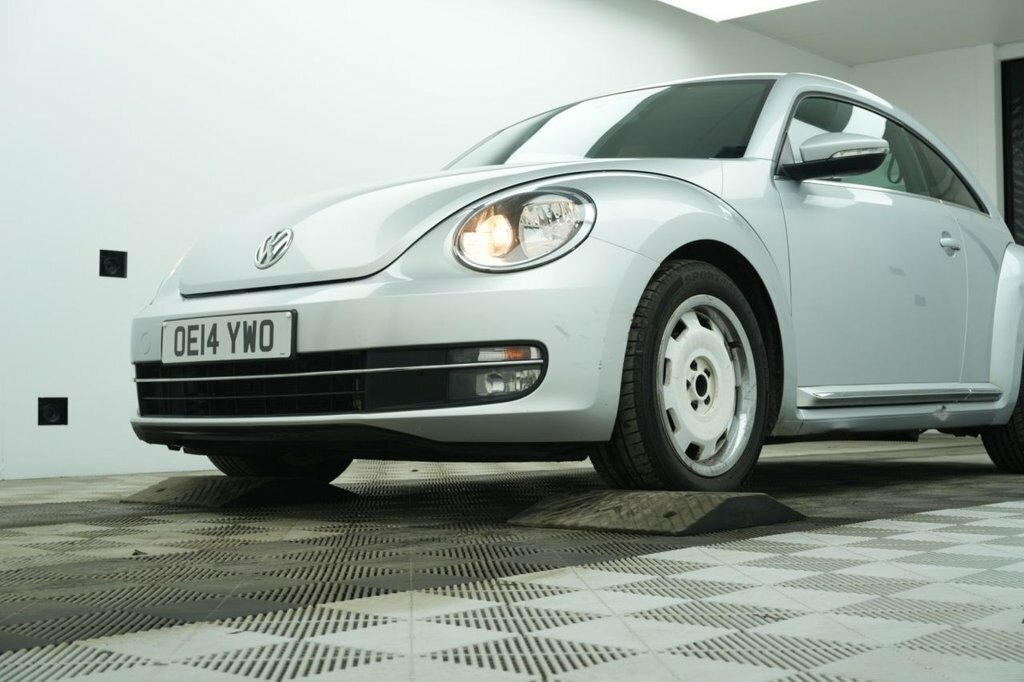 Volkswagen Beetle Hatchback Red #7