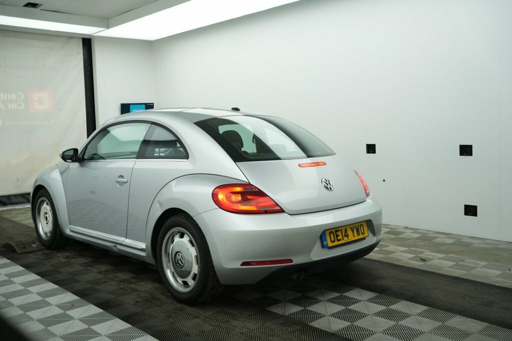 Volkswagen Beetle Hatchback Red #9