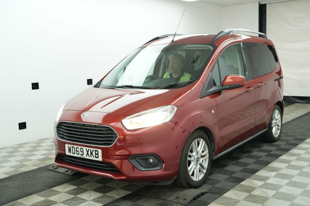 Ford Tourneo Courier 1.5L Titanium Red #2