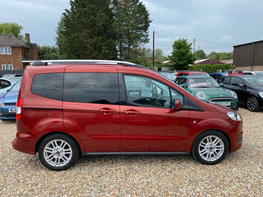 Ford Tourneo Courier 1.5L Titanium Red #3
