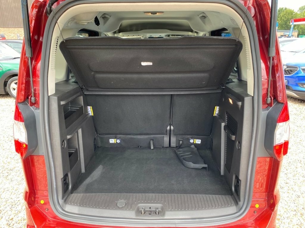 Ford Tourneo Courier 1.5L Titanium Red #6
