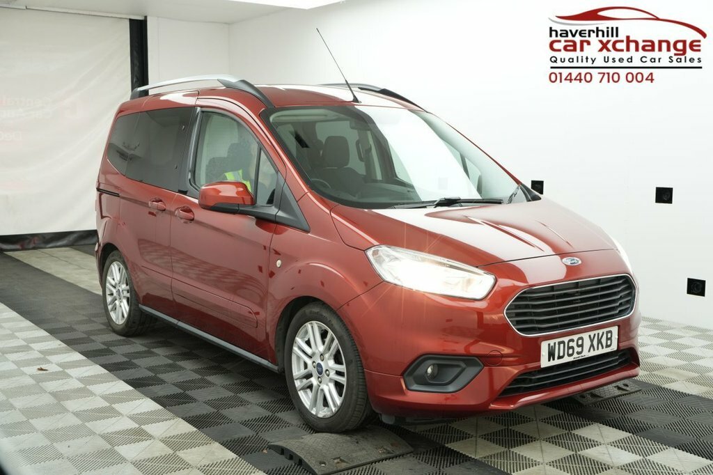 Ford Tourneo Courier 1.5L Titanium Red