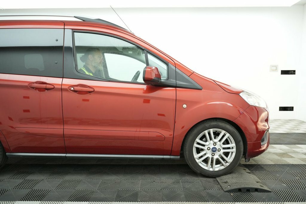 Ford Tourneo Courier 1.5L Titanium Red #3