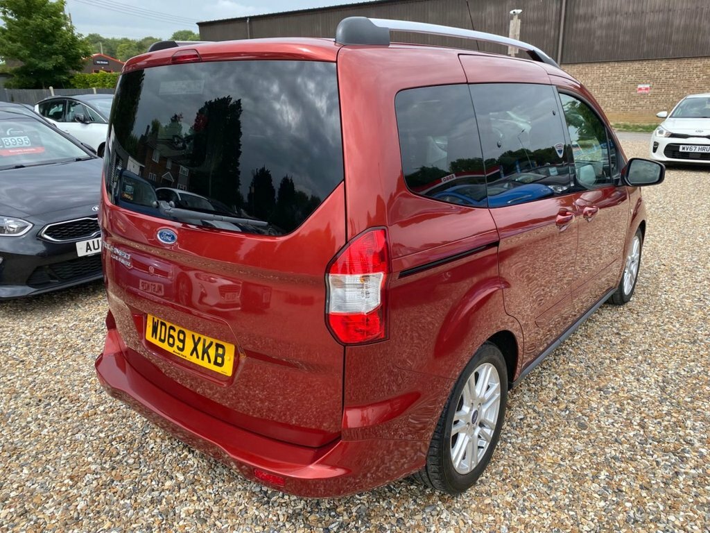 Ford Tourneo Courier 1.5L Titanium Red #4