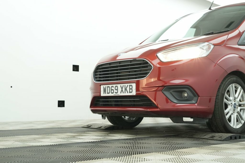 Ford Tourneo Courier 1.5L Titanium Red #6