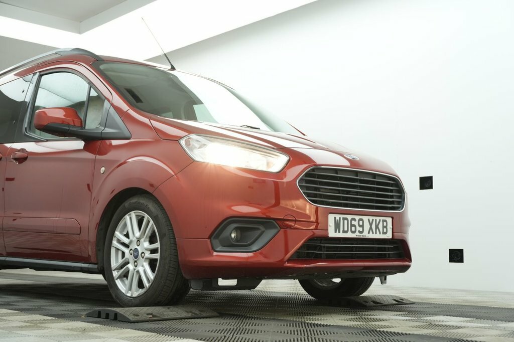 Ford Tourneo Courier 1.5L Titanium Red #5