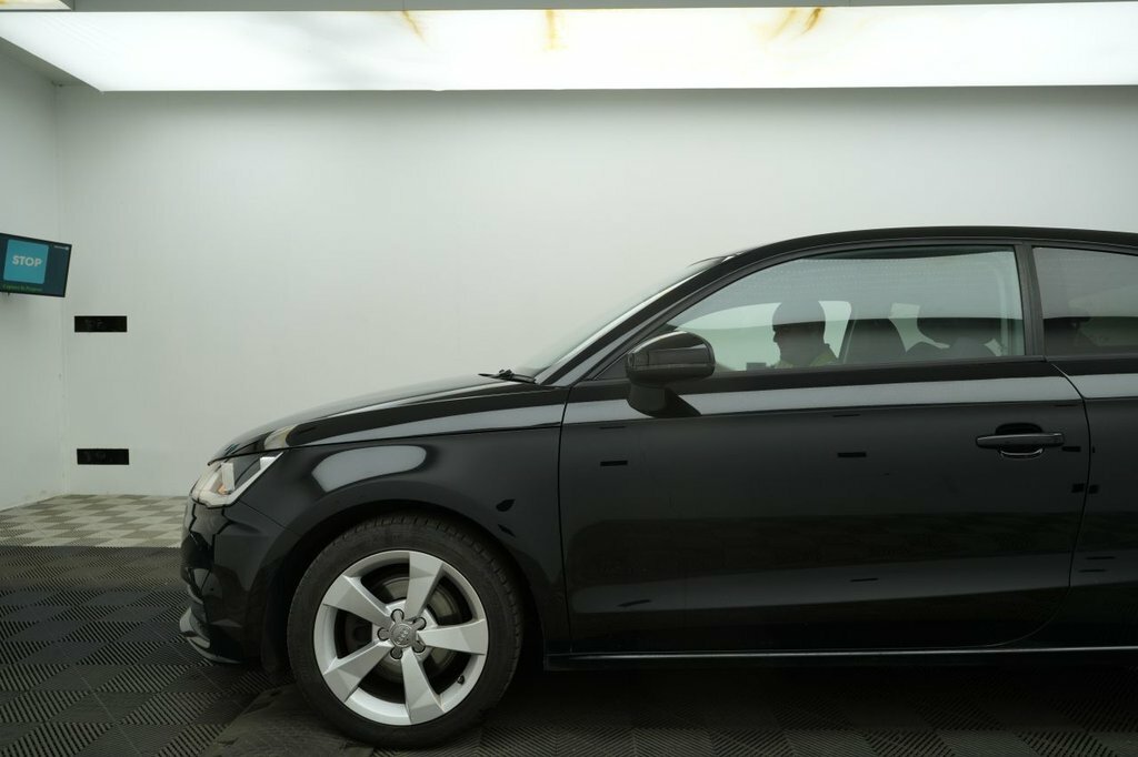 Audi A1 1.6L Sport Black #4